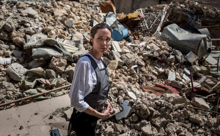 Irak: Angelina Jolie posjetila razorena mjesta i razgovarala s civilima